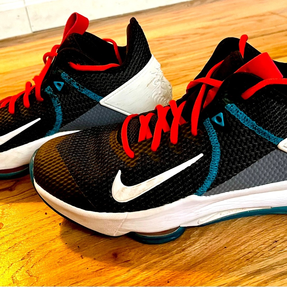 Lebron Witness IV EP 2020 “chili red” basketball shoes, men’s size 9.5